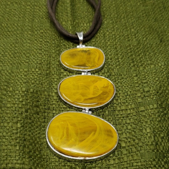 unknown Jewelry - NWOT Yellow necklace